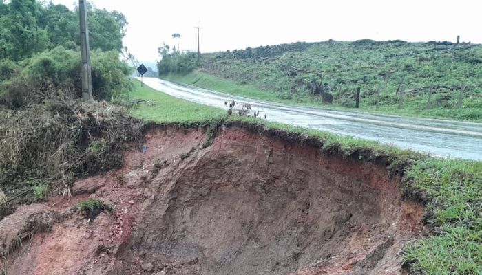  Três bloqueios totais: DER/PR divulga condições de rodovias estaduais após as chuvas